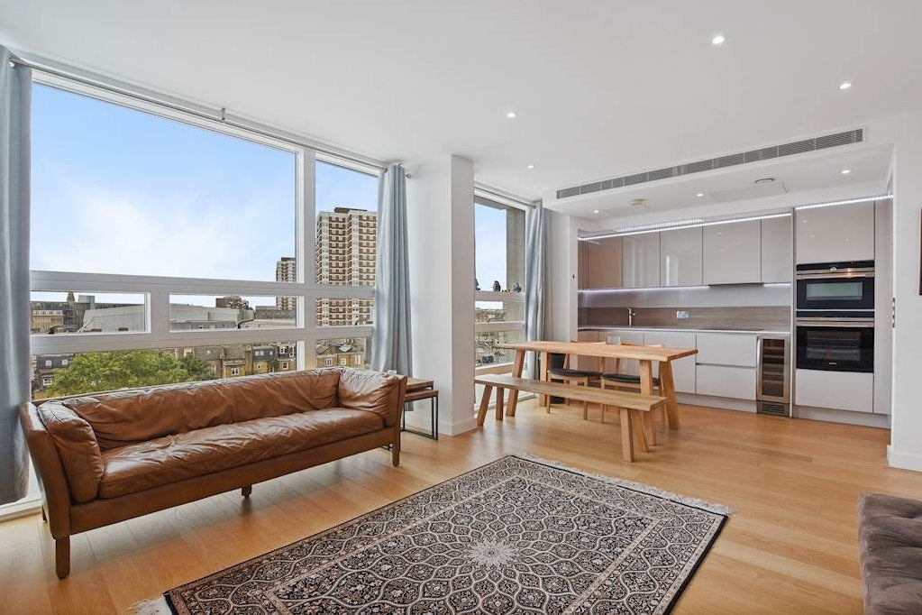 Flat Holland Park Avenue in Greater London