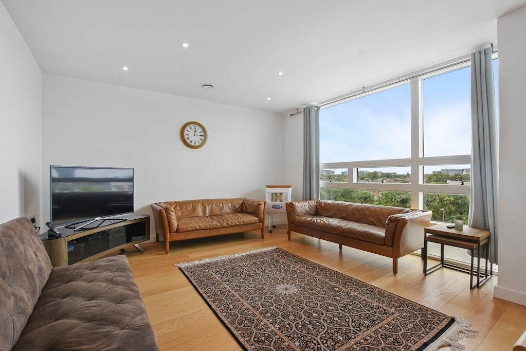 Flat Holland Park Avenue in Greater London