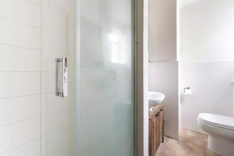 Flat Hatherley Grove in City of Westminster