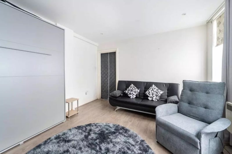 Flat Hatherley Grove in City of Westminster