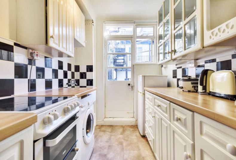 Flat Hatherley Grove in City of Westminster