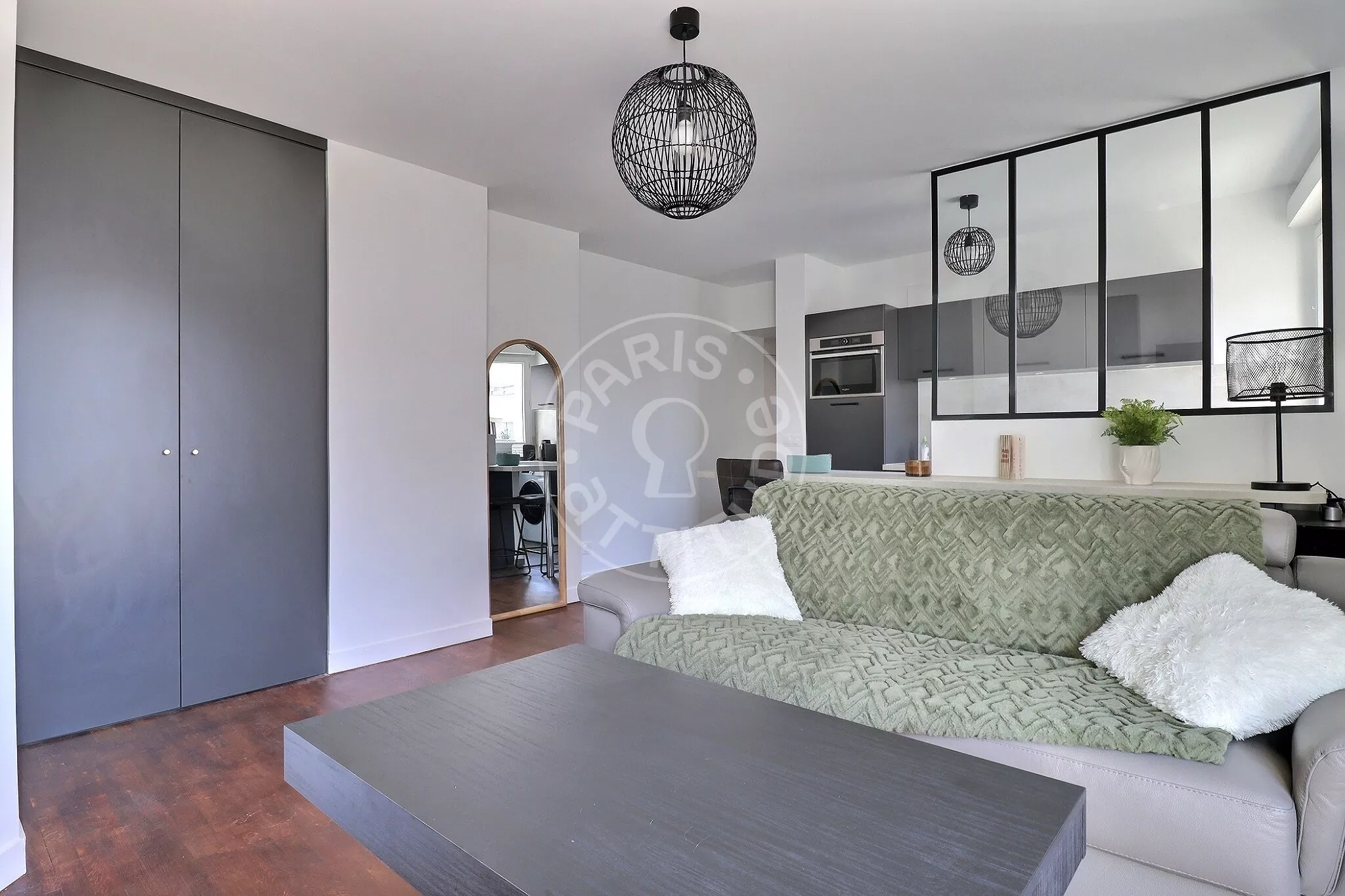 Flat Rue Paul Vaillant-Couturier in Levallois-Perret