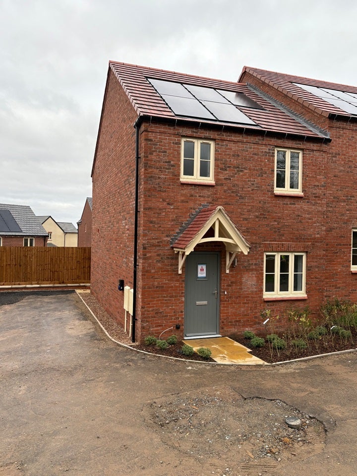 House Burdock Drive in Harborough