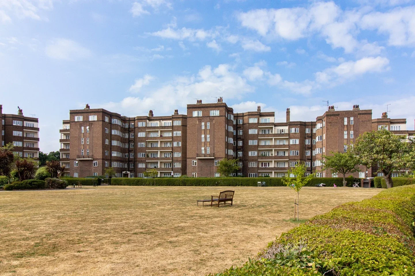 Flat Chiswick Village in Greater London