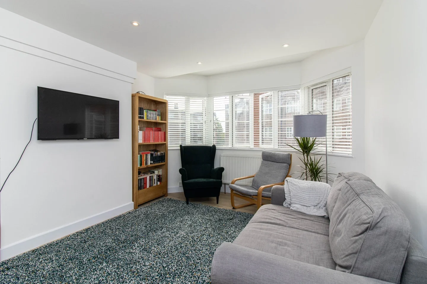 Flat Chiswick Village in Greater London