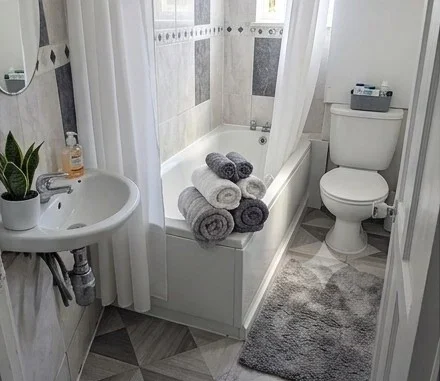 Flat Greenford Road in Greater London