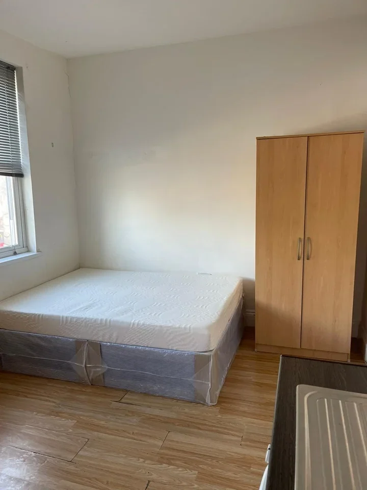 Flat Denmark Hill in Greater London