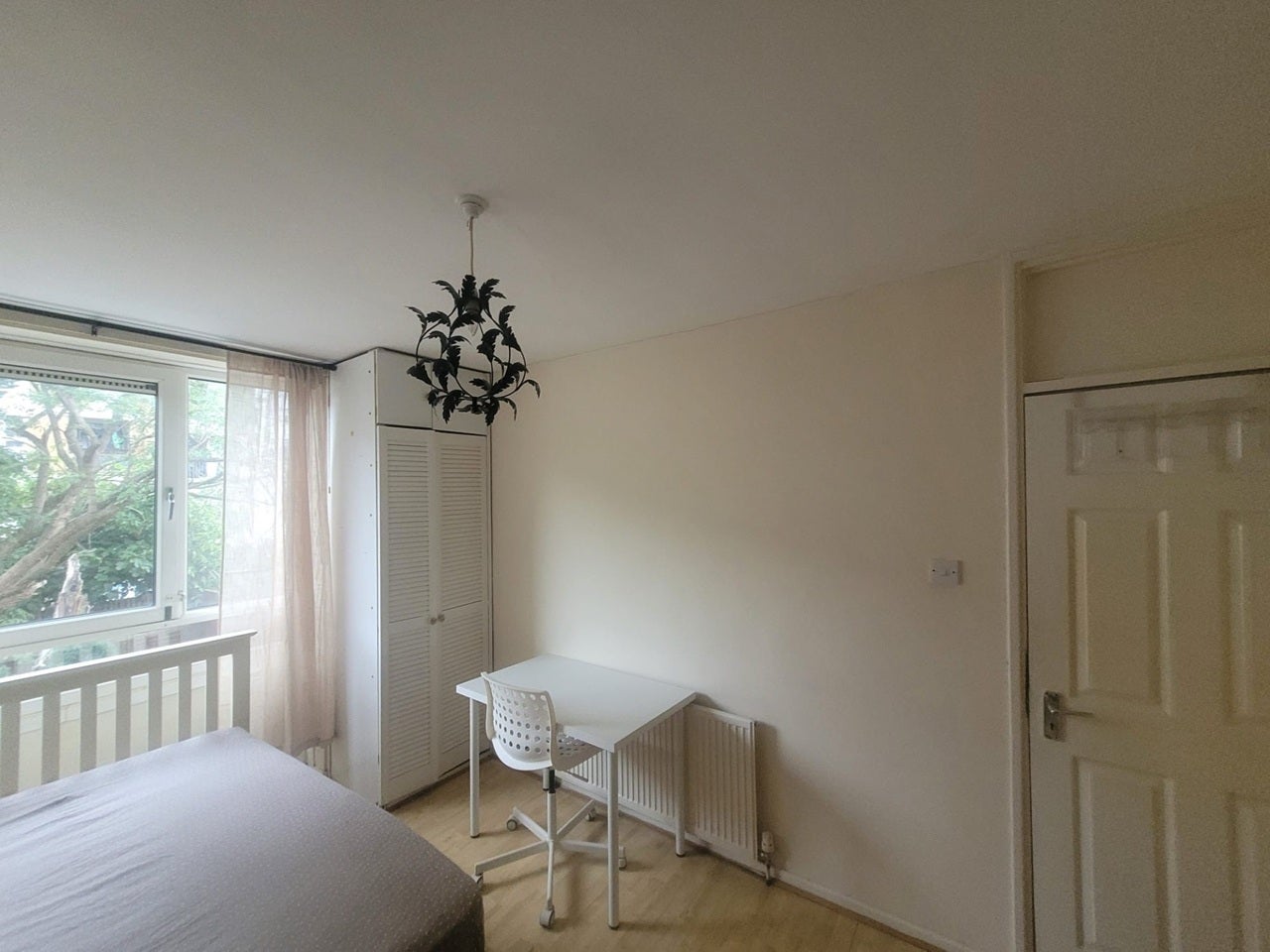 Room Whitethorn Street in Greater London