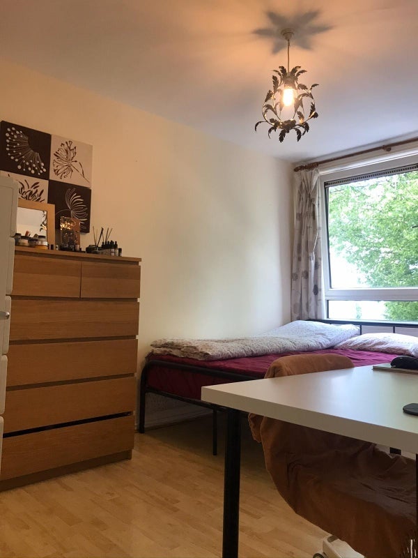 Room Whitethorn Street in Greater London