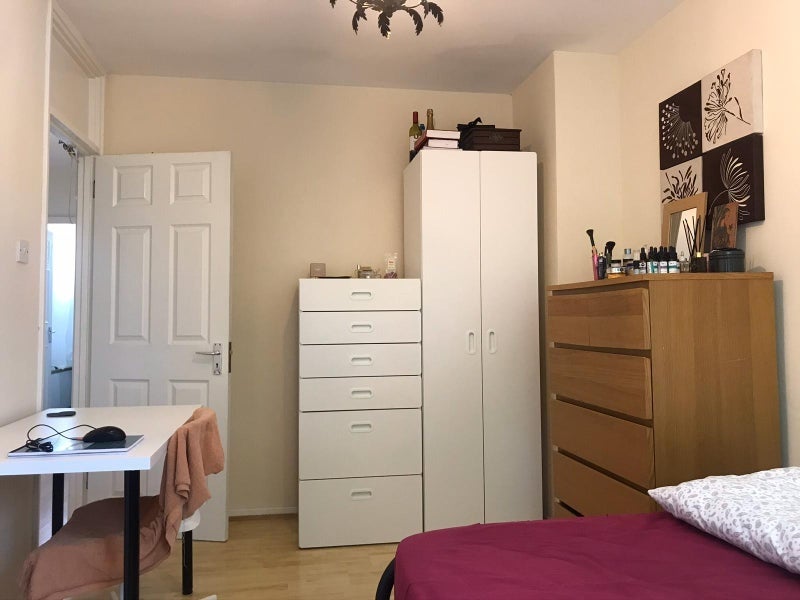 Room Whitethorn Street in Greater London