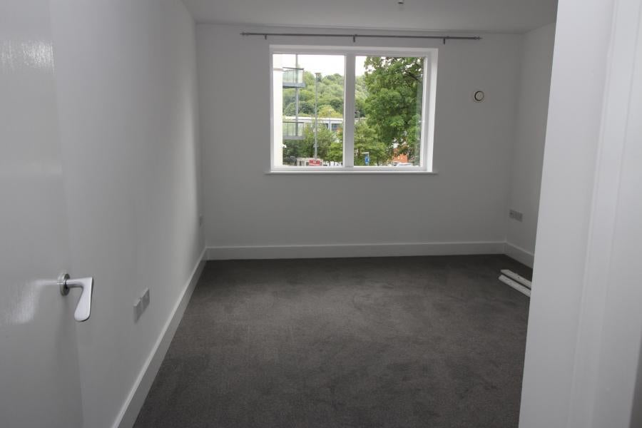 Flat Ryemead Way in High Wycombe