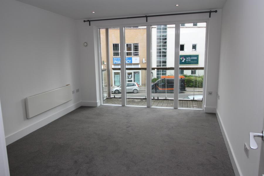 Flat Ryemead Way in High Wycombe