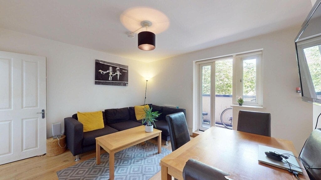 Room Cephas Street in Greater London