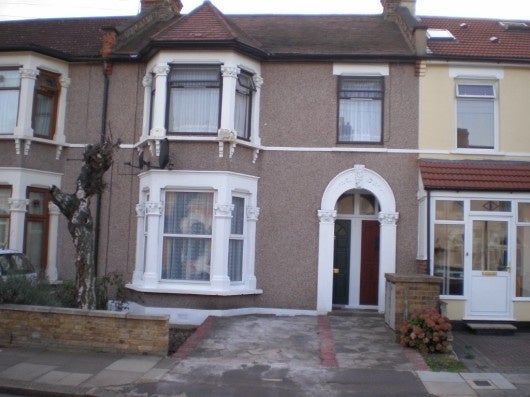 Flat Milverton Gardens in Greater London