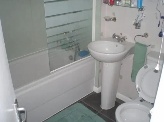 Flat Milverton Gardens in Greater London