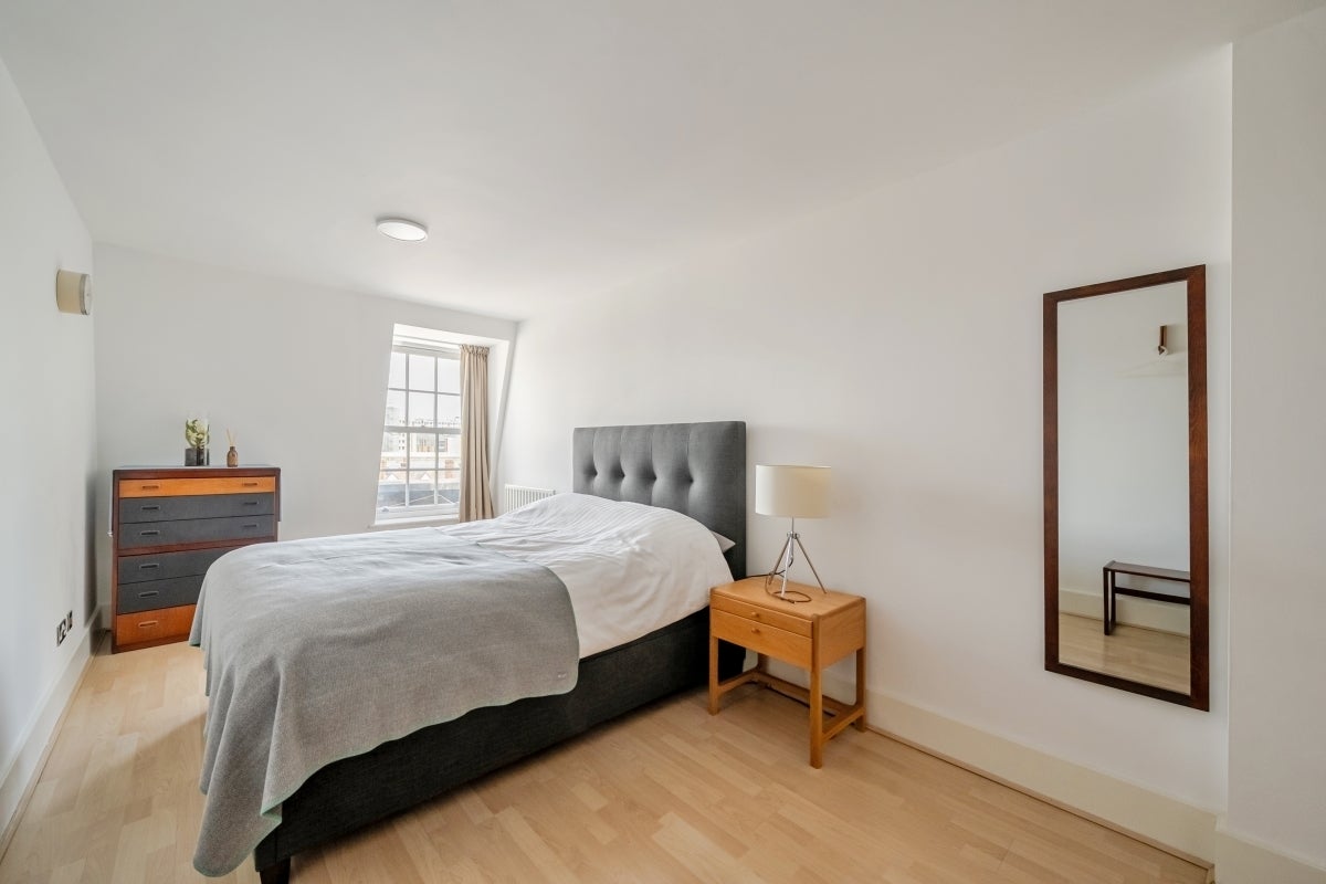 Flat Market Place in Greater London