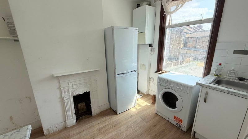 Room Browning Road in Greater London