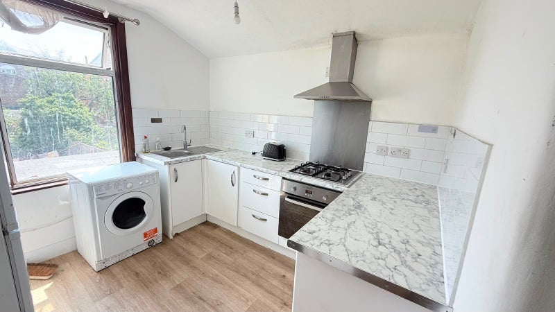 Room Browning Road in Greater London
