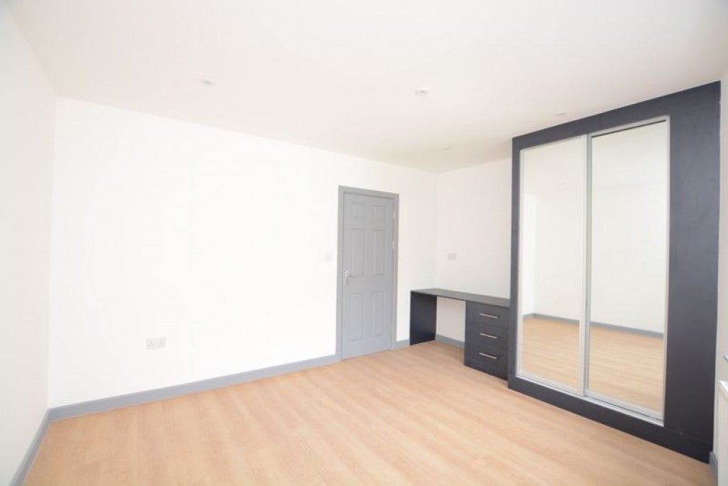 Flat Packhorse Road in Gerrards Cross