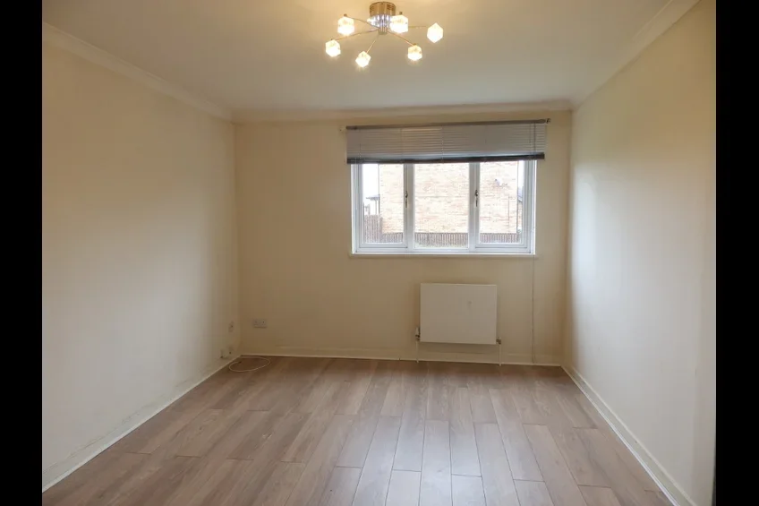 Flat Tarras Drive in Renfrew
