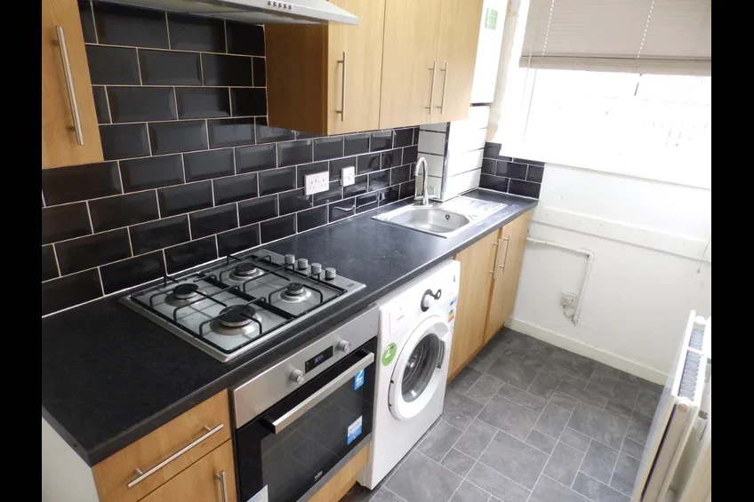 Flat Tarras Drive in Renfrew