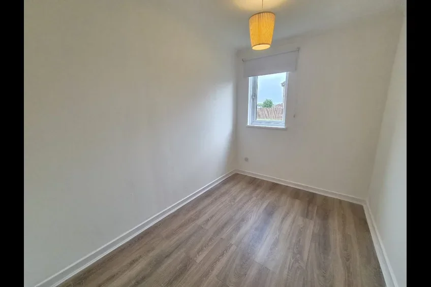 Flat Tarras Drive in Renfrew