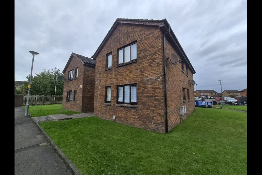 Flat Tarras Drive in Renfrew