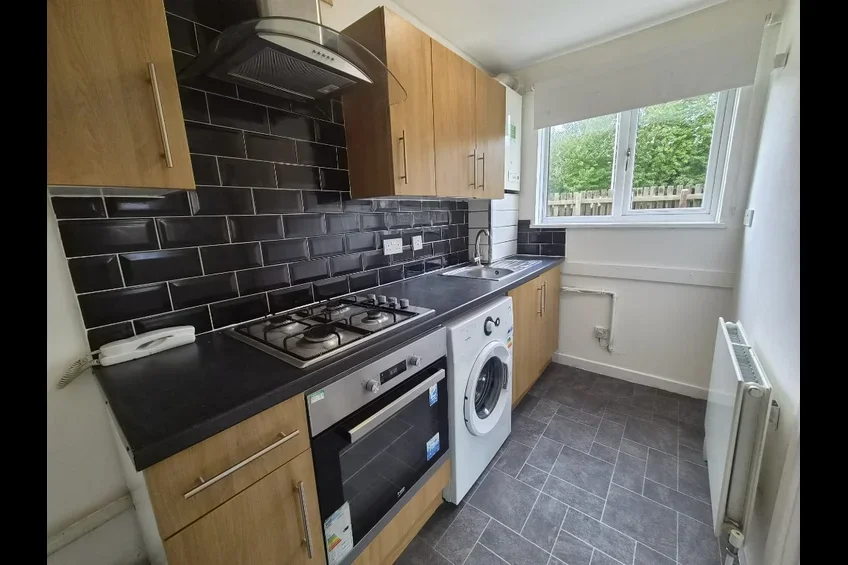 Flat Tarras Drive in Renfrew