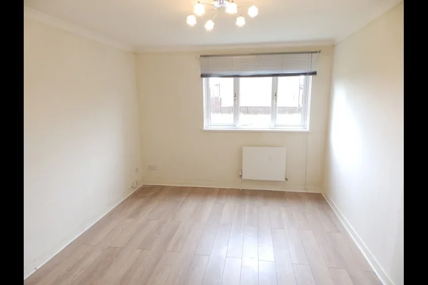 Flat Tarras Drive in Renfrew