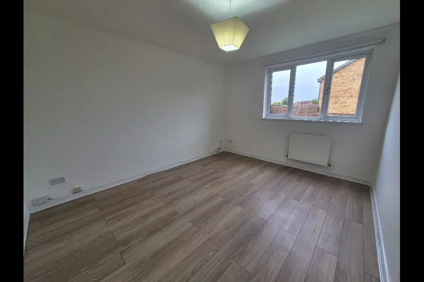 Flat Tarras Drive in Renfrew