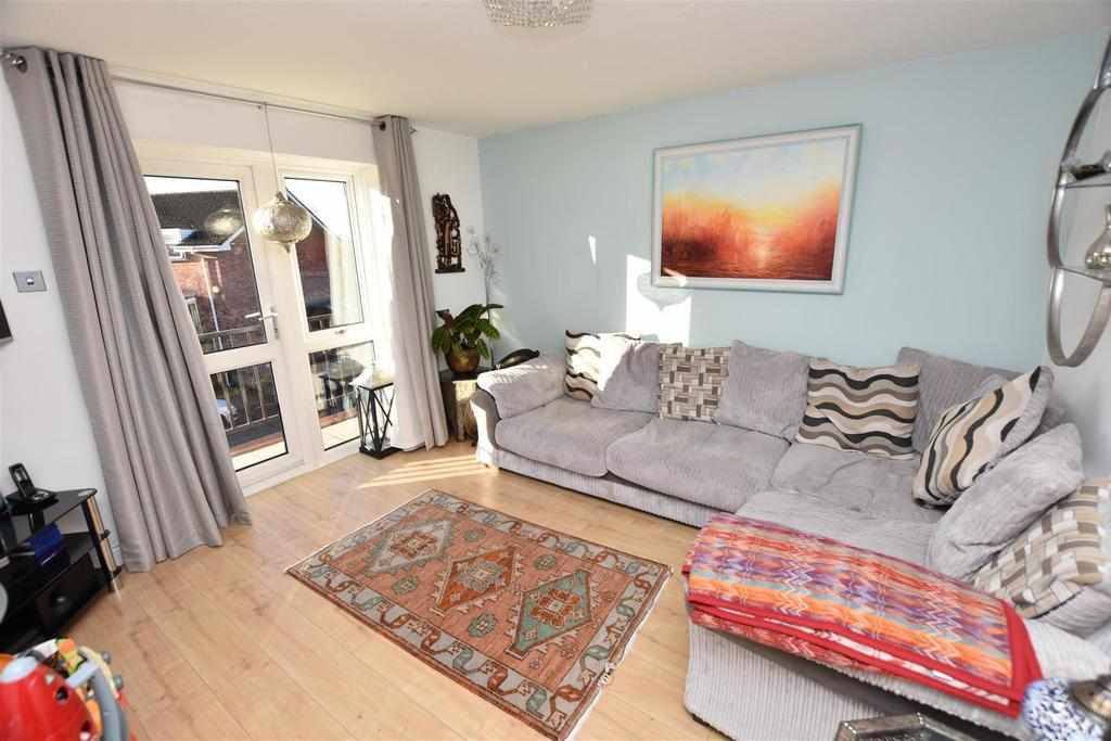 Flat Kingfisher Way in Birmingham