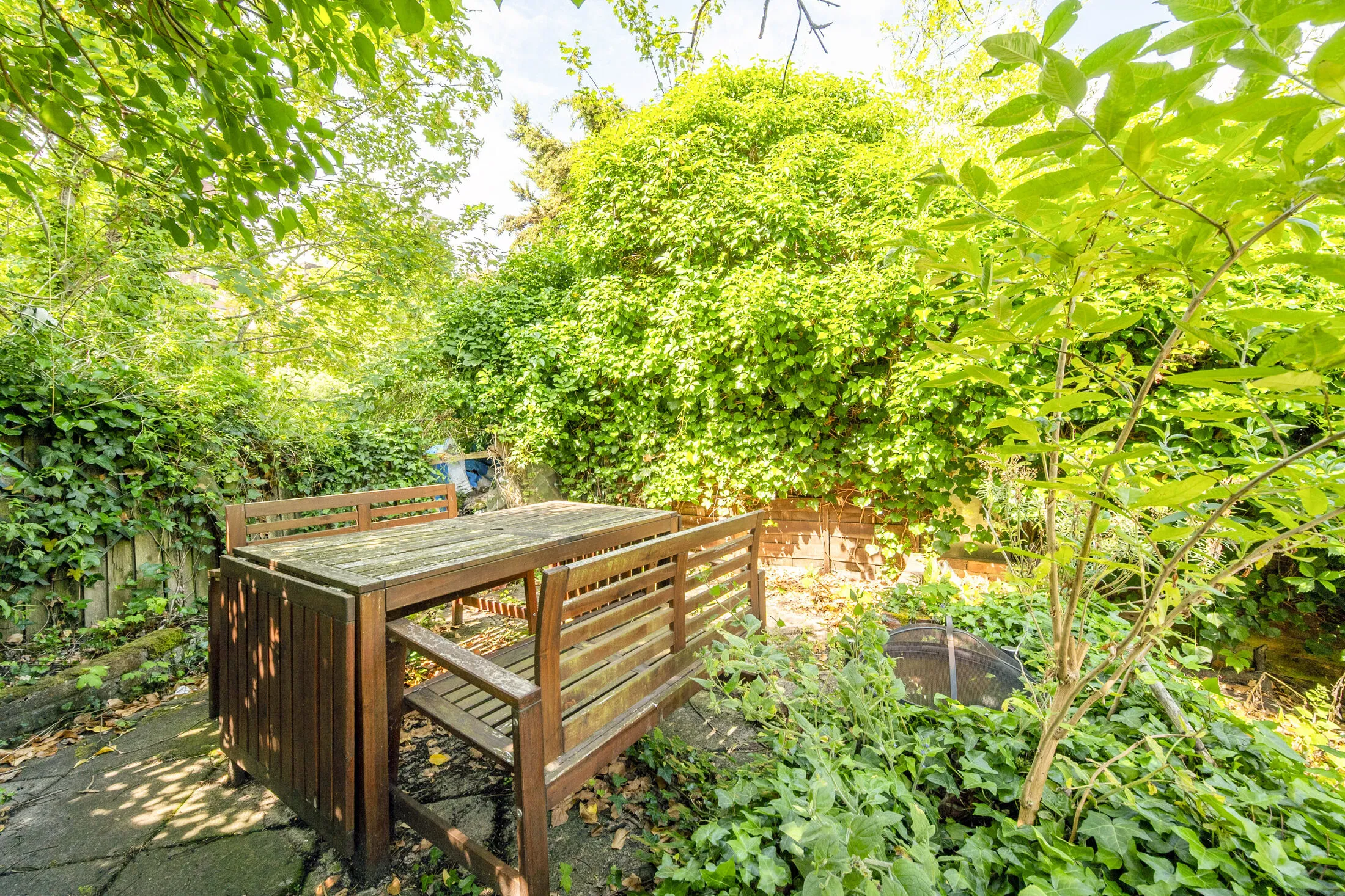 Flat Disraeli Road in Greater London