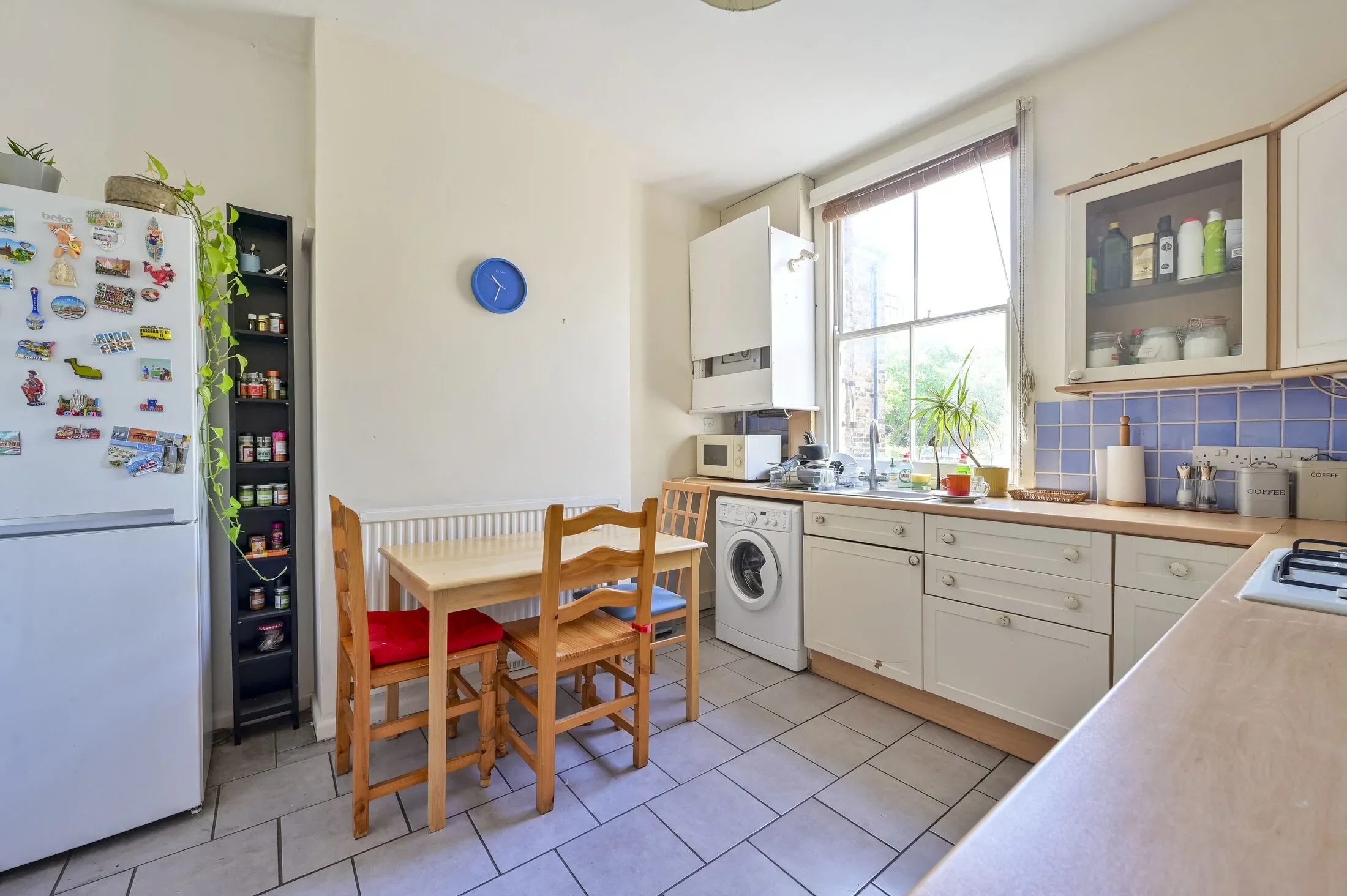 Flat Disraeli Road in Greater London