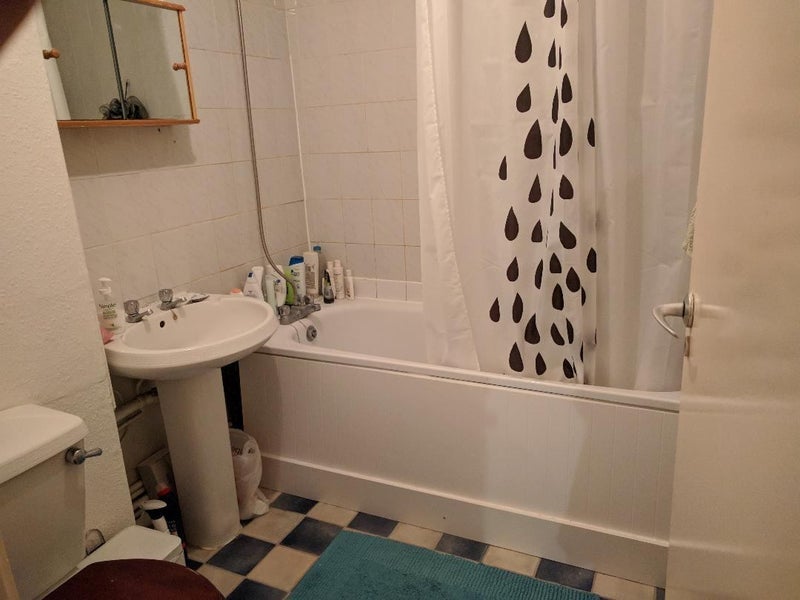 Room Burr Close in Greater London