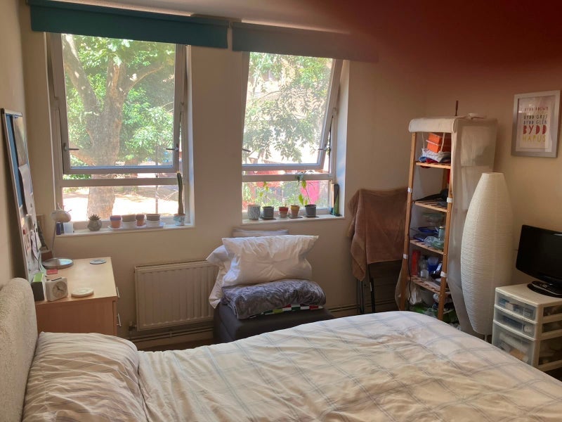 Room Burr Close in Greater London