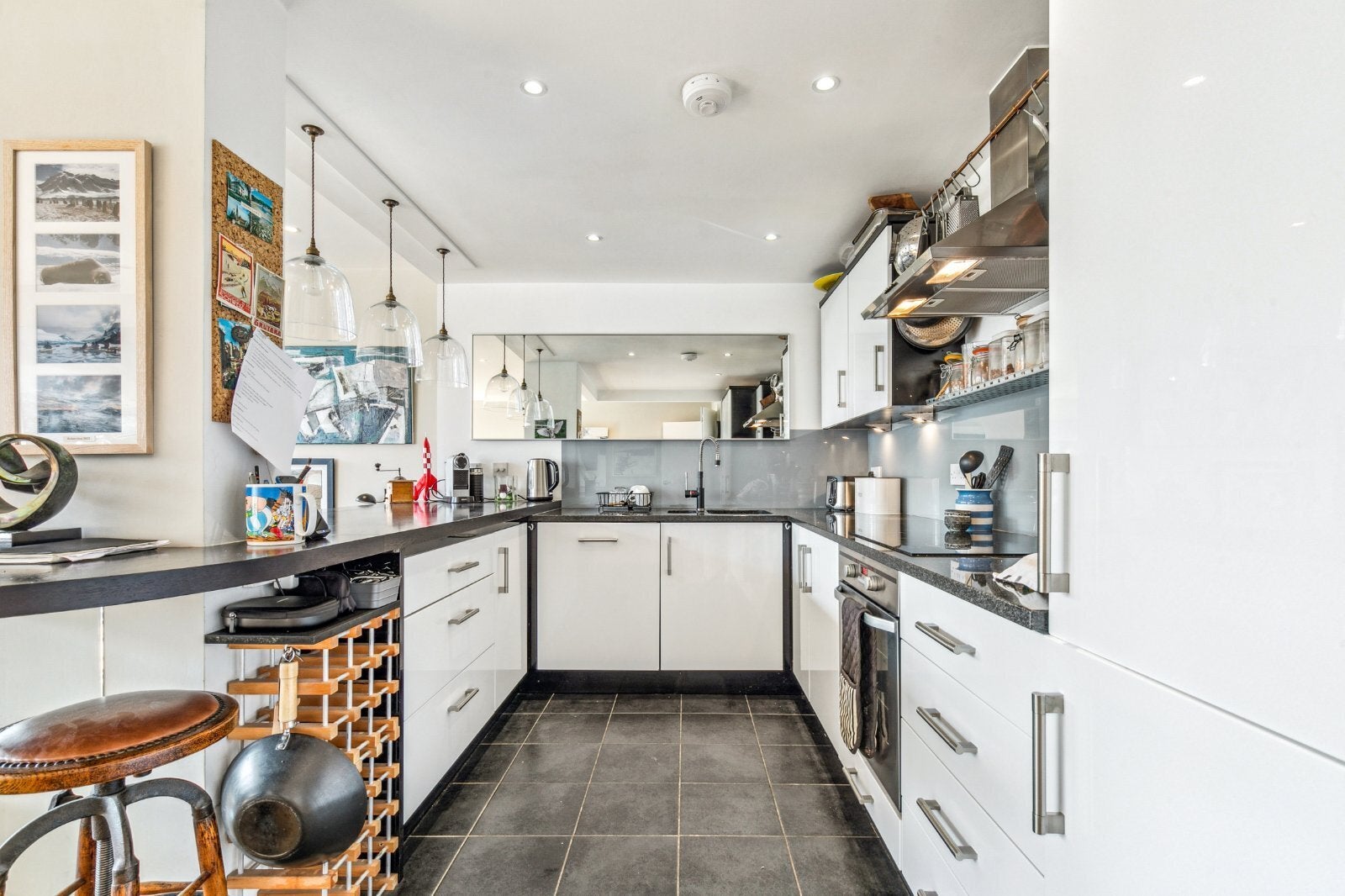 Flat Point Pleasant in Greater London