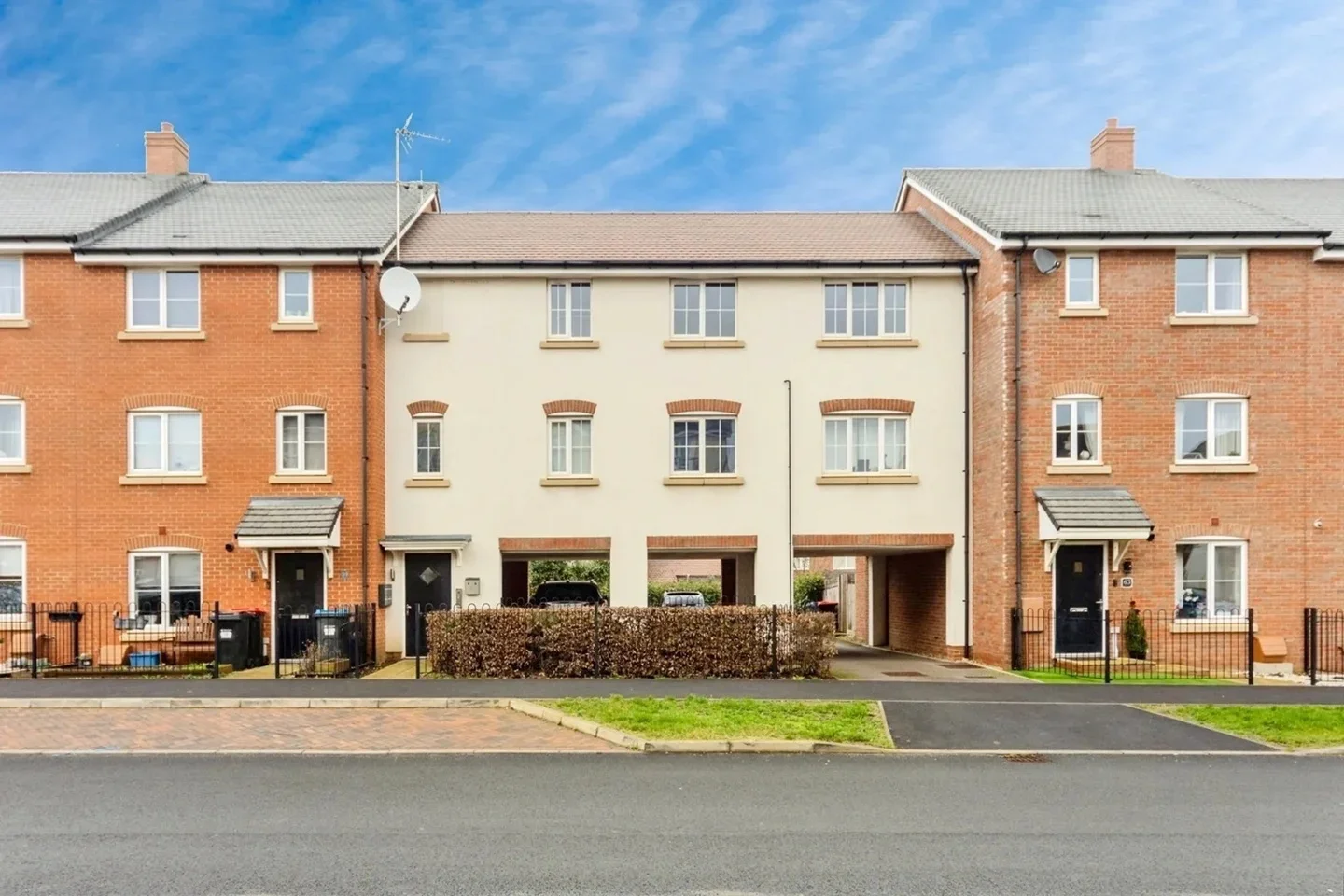 Flat Galapagos Grove in Milton Keynes