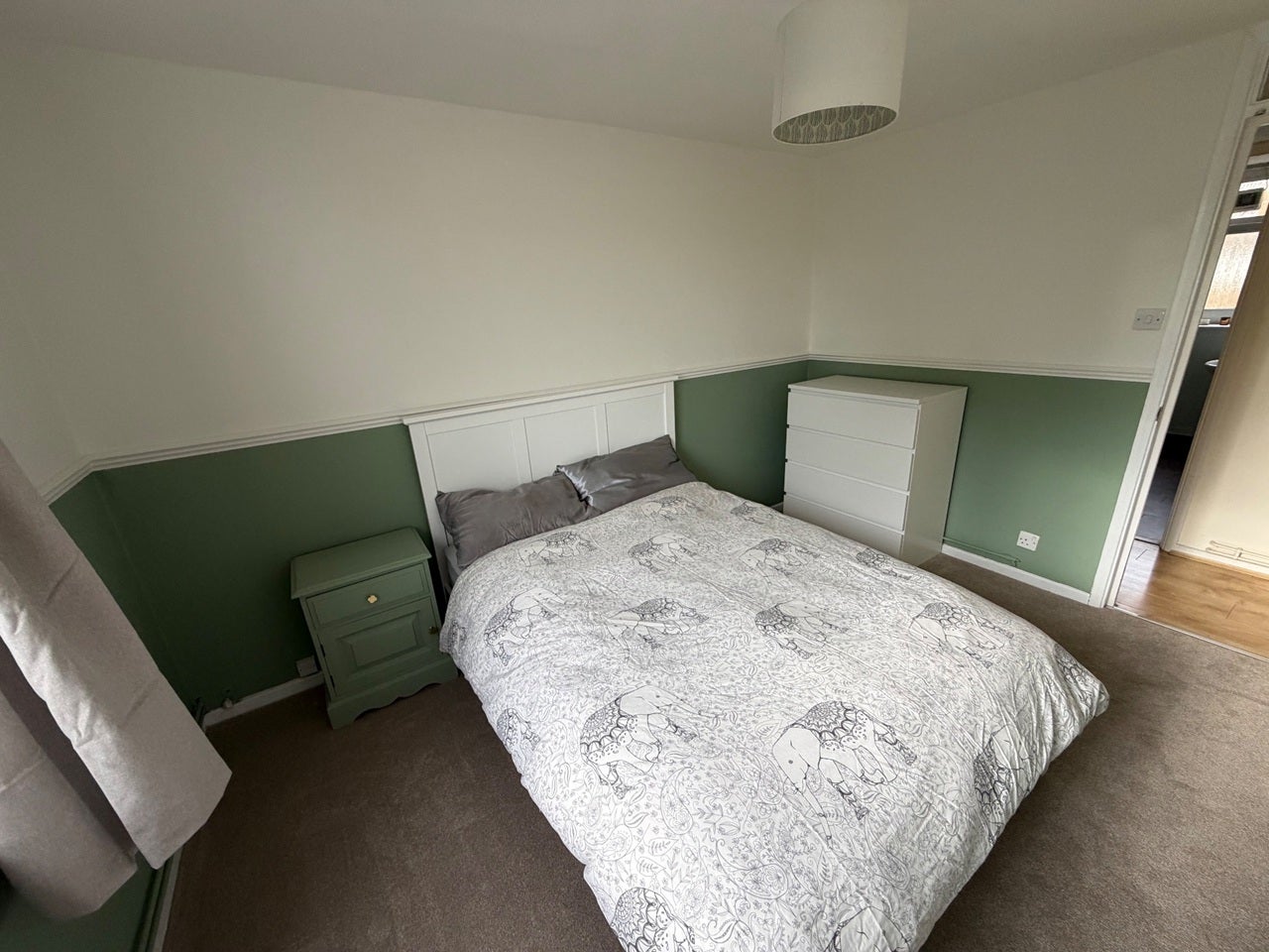 Room Maskell Road in Greater London