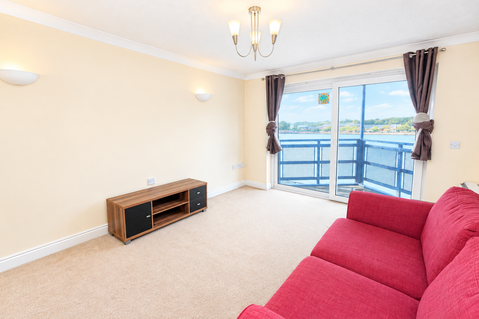 Flat Mountbatten Close in Preston