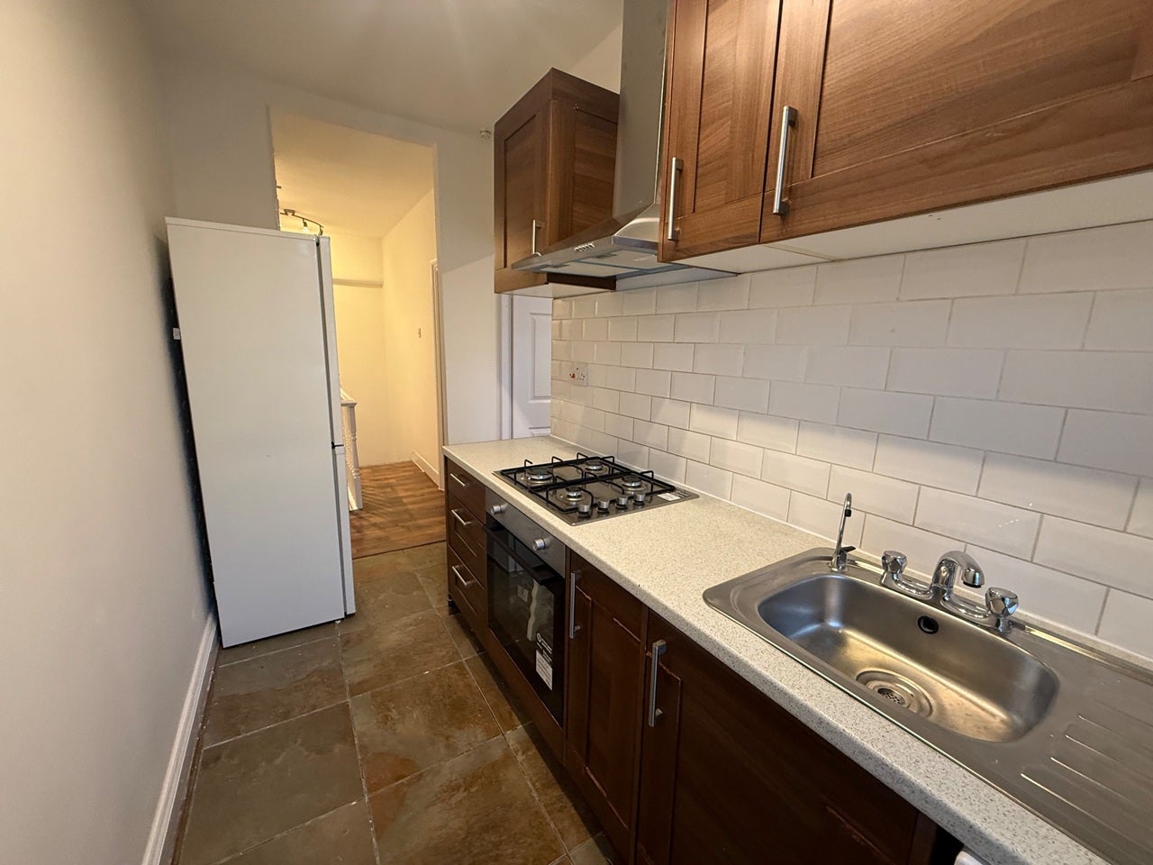 Flat Woodhouse Road in Greater London