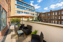 Flat Young Street in Greater London