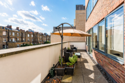 Flat Young Street in Greater London