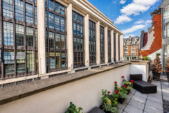 Flat Young Street in Greater London
