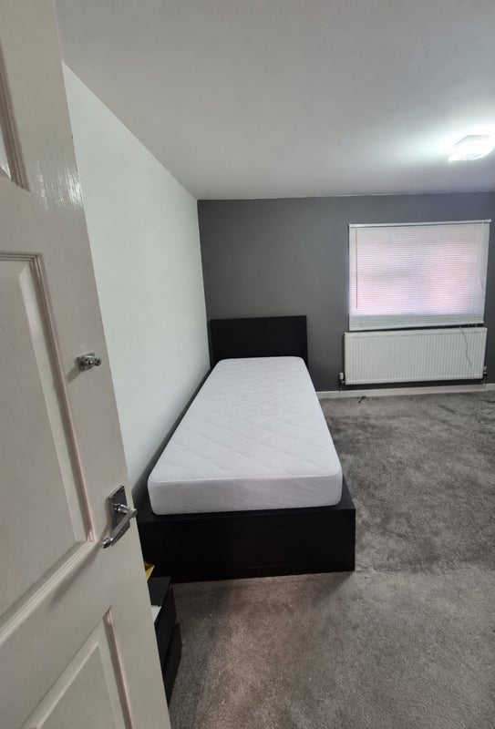 Room Knight Road in Burtonwood