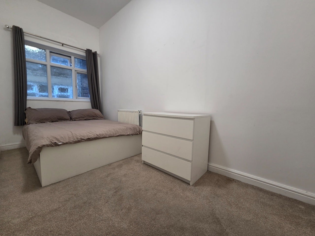 Room Coopers Lane in Greater London