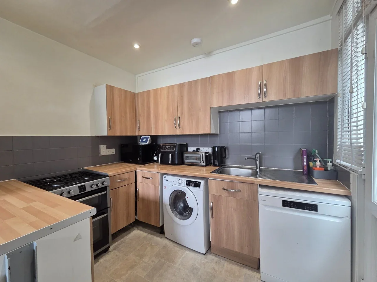 Flat Coopers Lane in Greater London