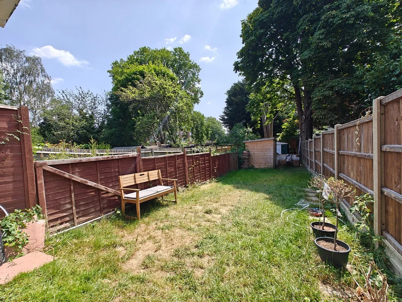 Flat Coopers Lane in Greater London