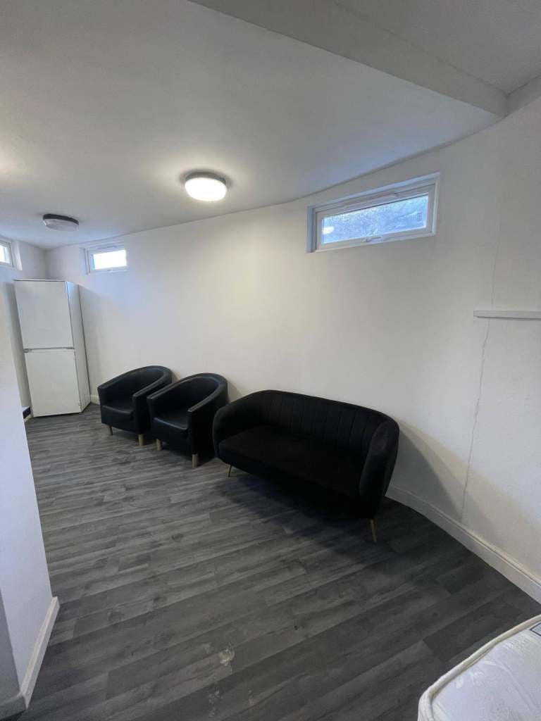 Flat Becontree Avenue in Greater London
