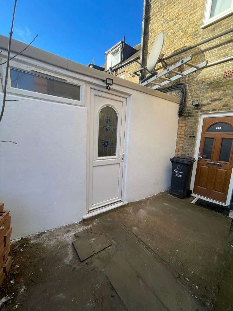 Flat Becontree Avenue in Greater London
