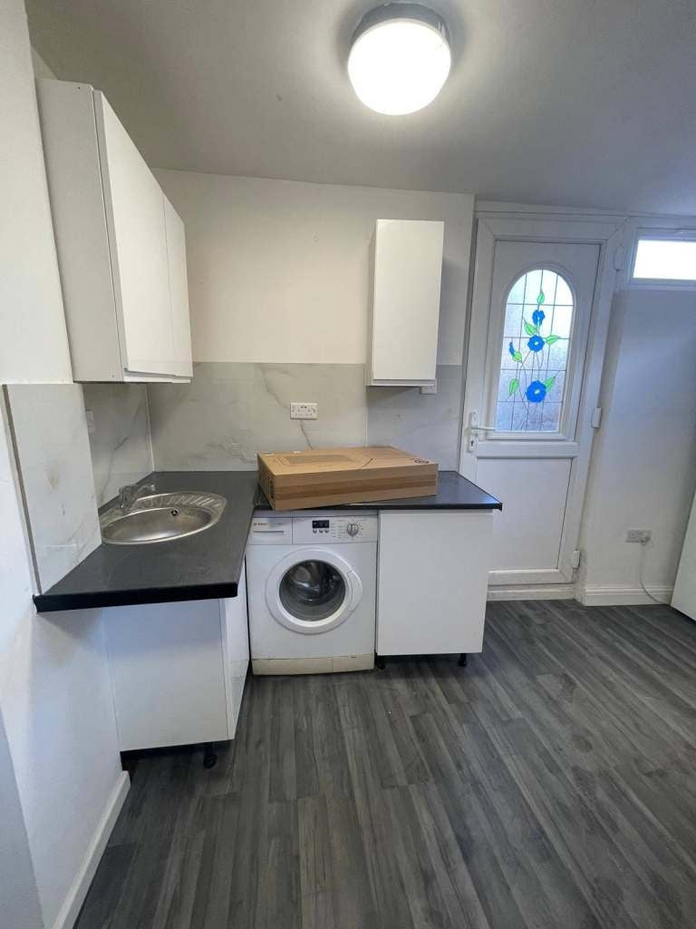 Flat Becontree Avenue in Greater London